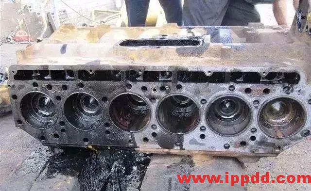 发动机机油进水的原因及判断方法