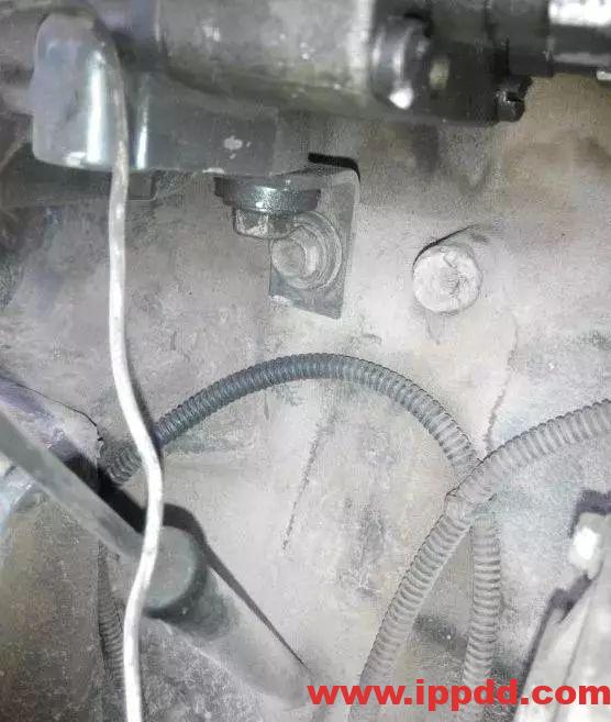 维修经验 | 发动冒白烟案例解析