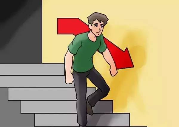 火灾逃生案例:15楼起火,90后妈妈抱3岁娃成功获救 安全技能学习…火灾逃生案例:15楼起火,90后妈妈抱3岁娃成功获救