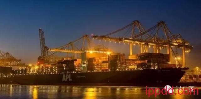 中远集装箱轮埃及再惹事,撞坏两台岸桥! 中远集装箱轮埃及再惹事,撞坏两台岸桥!