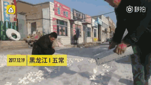 零下30度尿尿真的会瞬间冻成冰棍吗？做试验给你看！