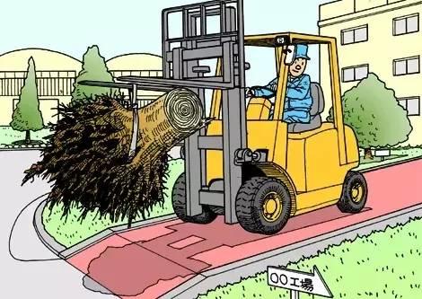 痛心！山东一叉车司机违规操作,，活活摔死搬运工！