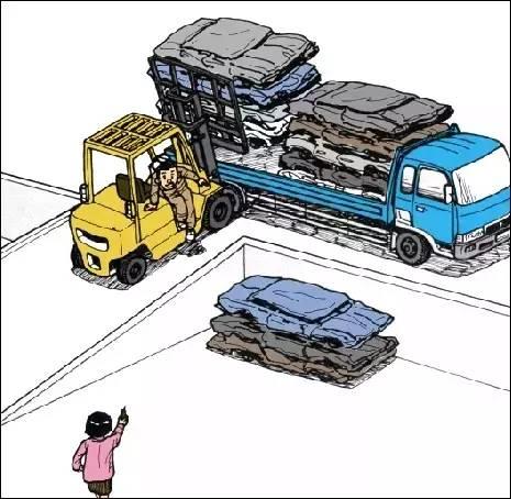 痛心！山东一叉车司机违规操作,，活活摔死搬运工！