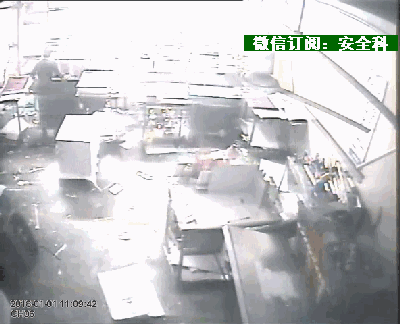 [事故案例]工人被卷进机械，旋转3分钟才被甩出来；地面血肉模糊