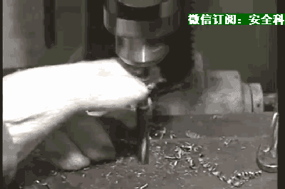 [事故案例]工人被卷进机械，旋转3分钟才被甩出来；地面血肉模糊