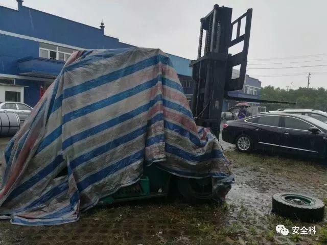 昆山叉车事故丨1.6吨配重滑向驾驶室,司机被活活挤死 事故丨昆山叉车1.6吨配重滑向驾驶室,司机被活活挤死