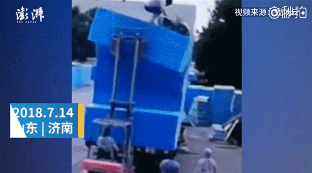 叉车司机事故 | "2.26"司机戳爆大货,胎爆人亡 叉车司机事故 | 司机戳爆大货,胎爆人亡