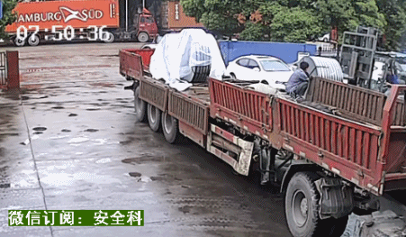 叉车司机事故 | "2.26"司机戳爆大货,胎爆人亡 叉车司机事故 | 司机戳爆大货,胎爆人亡