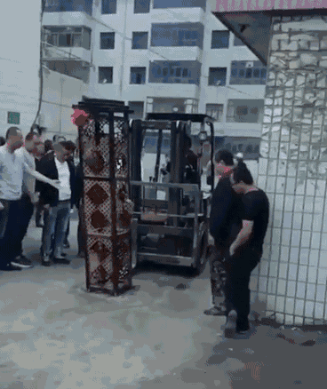 叉车司机事故 | "2.26"司机戳爆大货,胎爆人亡 叉车司机事故 | 司机戳爆大货,胎爆人亡