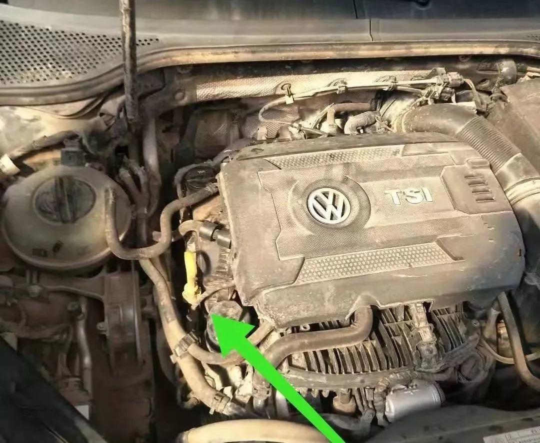 汽车的发电机皮带断了怎么办？迈腾车主就遇到了这个头疼的问题！