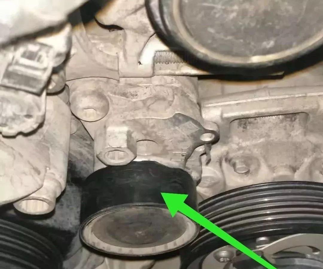 汽车的发电机皮带断了怎么办？迈腾车主就遇到了这个头疼的问题！