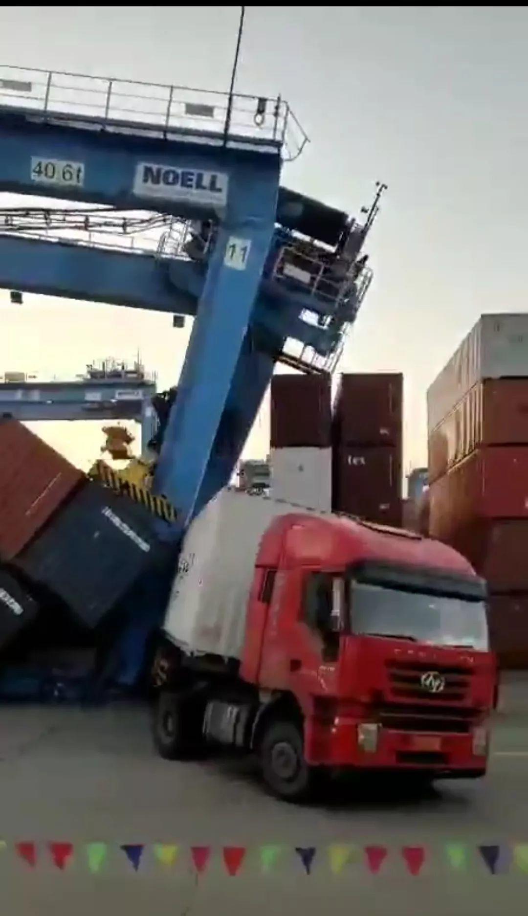 事故！宁波舟山港一龙门吊倒塌