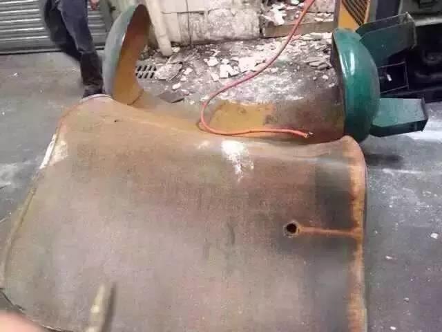 江苏一企业空压机爆炸，致多条生产线瘫痪！事故原因：涉嫌使用假冒伪劣润滑油！