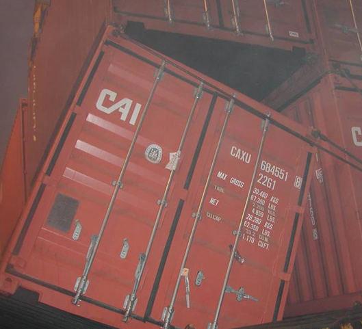 看完这个摔箱视频,港口人都笑了