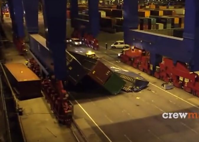 看完这个摔箱视频,港口人都笑了