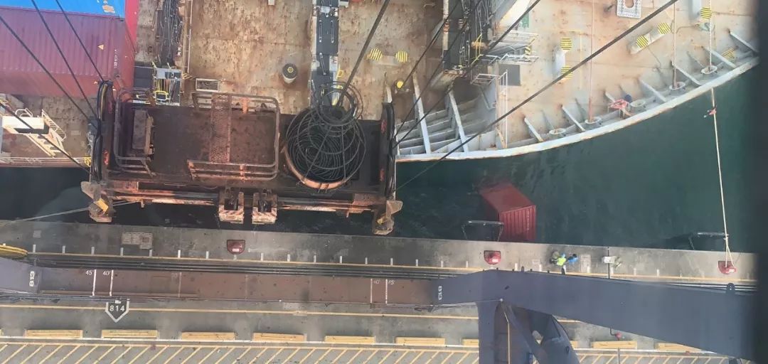 看完这个摔箱视频,港口人都笑了