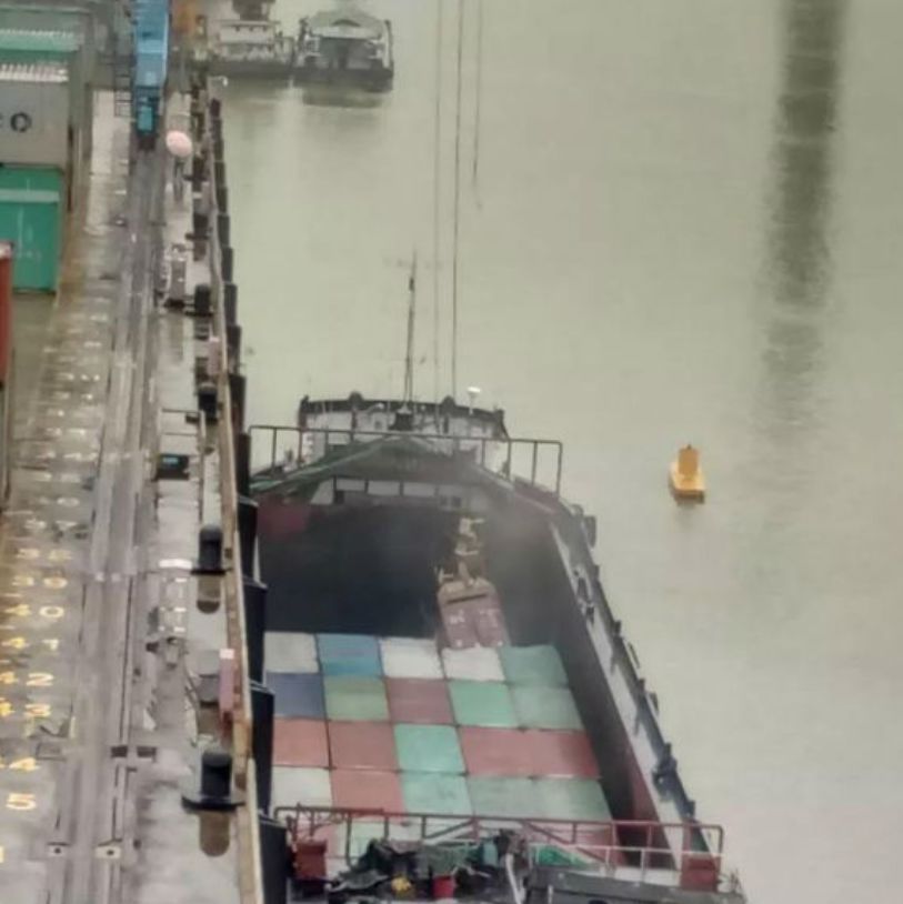 看完这个摔箱视频,港口人都笑了