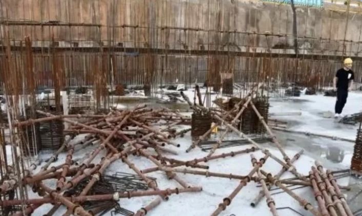 我说报废，你说还能用，绳索断裂砸死工人！只因绳索扭结...