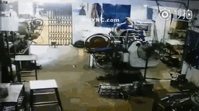 机械伤害到底该怎么防 | 案例:合肥一女工被升降平台挤压身亡!