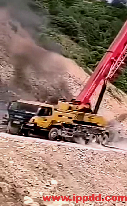 又一吊车误碰高压线,火光下的惨痛代价!