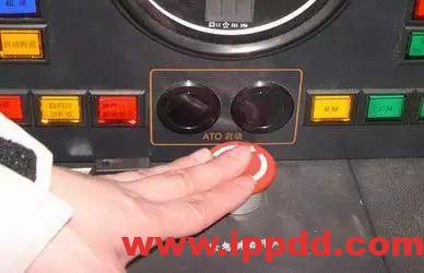 又一惨剧!工人被卷入碎料机 挣扎20秒……又是违章作业 全体员工敲警钟!