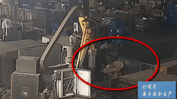 事故案例 | 又一起触电事故,人瞬间没了|触电事故动图合集,胜过百场培训!