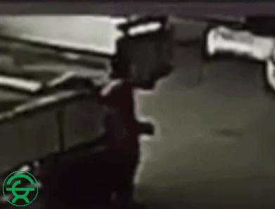 视频案例 | 叉车违规加配重，驾驶员1秒胸廓砸稀碎！