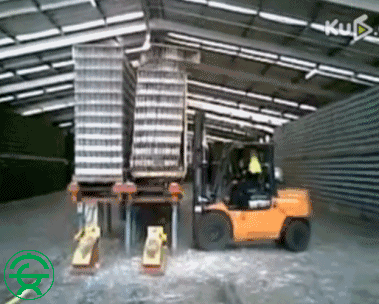 视频案例 | 叉车违规加配重，驾驶员1秒胸廓砸稀碎！