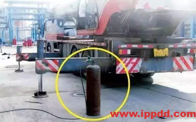 配电箱旁放乙炔瓶?罚!气瓶安全管理不到位,真的会要人命!