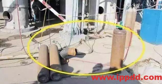 配电箱旁放乙炔瓶？罚！气瓶安全管理不到位，真的会要人命！