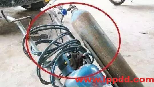 配电箱旁放乙炔瓶？罚！气瓶安全管理不到位，真的会要人命！