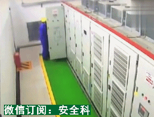 惨!工人误操作,配电箱瞬间爆炸,人直接没了……