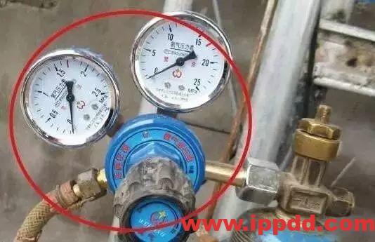 配电箱旁放乙炔瓶？罚！气瓶安全管理不到位，真的会要人命！