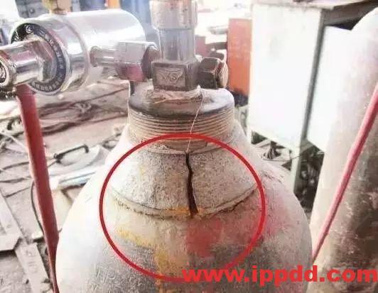 配电箱旁放乙炔瓶?罚!气瓶安全管理不到位,真的会要人命!