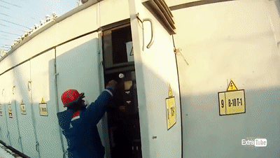 惨!工人误操作,配电箱瞬间爆炸,人直接没了……