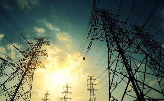 高压电线为什么都是三根线？