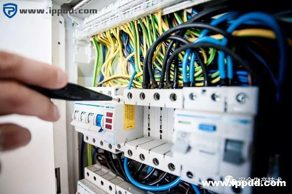 事故通报:又是配电箱爆炸事故!附配电箱隐患检查要点汇总