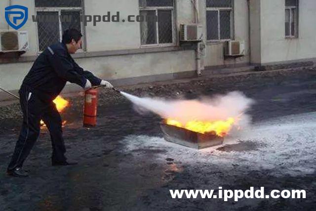 2000㎡车间应该配置多少灭火器?到底要不要“年检”?最新依据来了!