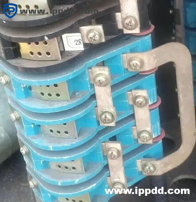 电机主接触器主触点坏了，电工直接用一根电线短接，可行吗？