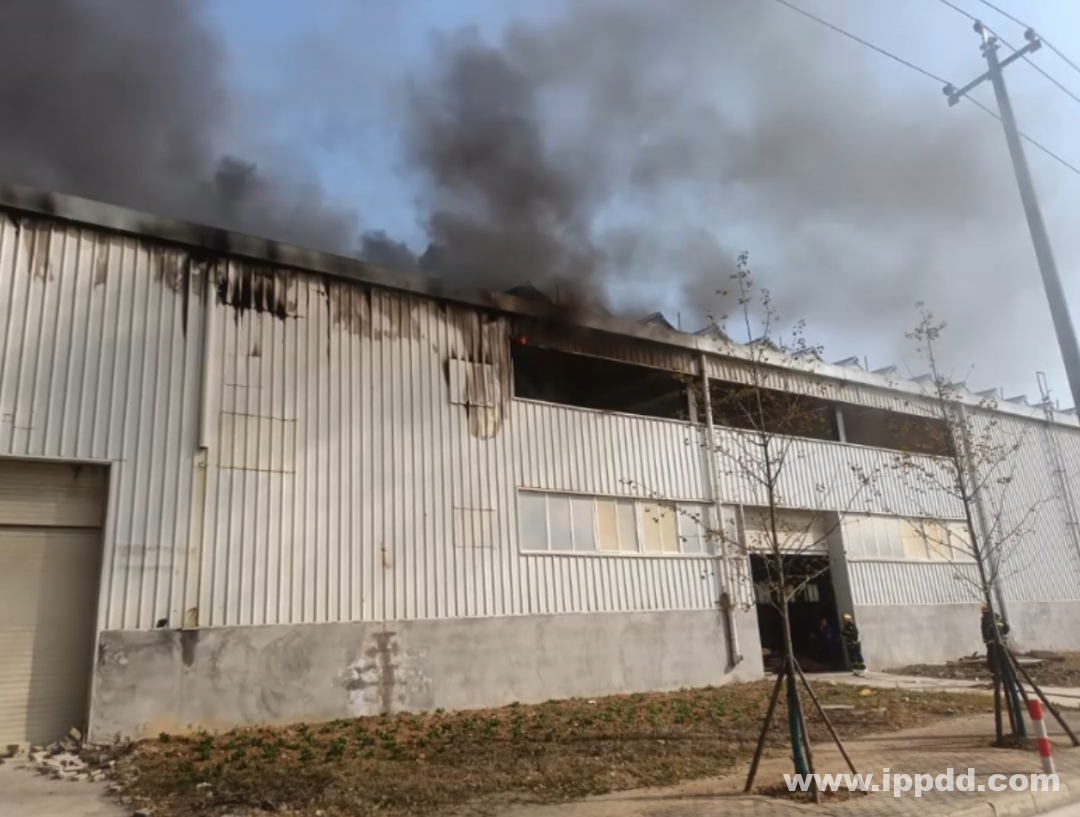 【以案说教】违规动火！一把火烧了厂房，处理结果来了！Illegal fire! A fire burned down the plant, and the results came! 