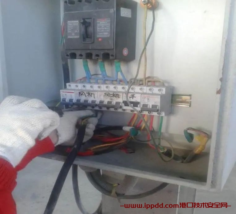 实用施工现场用电安全隐患（有图有依据）