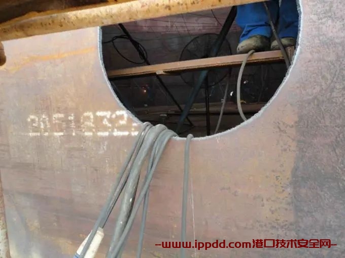 实用施工现场用电安全隐患（有图有依据）