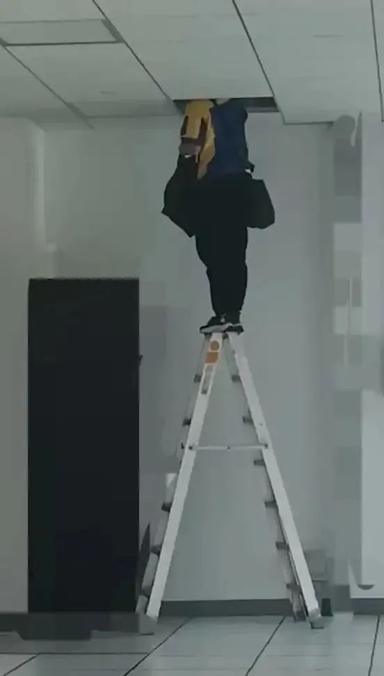 人字梯作业事故案例