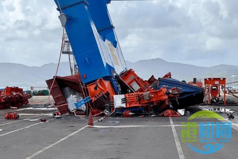 法兰西堡港一台新型低姿态岸边集装箱起重机在调试期间倒塌