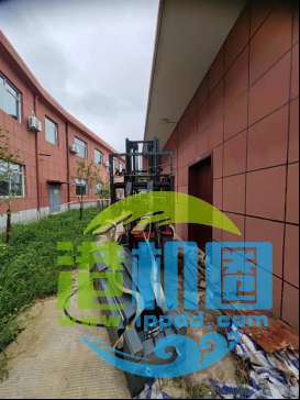 事故案例 | 叉运设备方式不正确 叉车司机离开叉车人为扶正设备遭砸压而亡