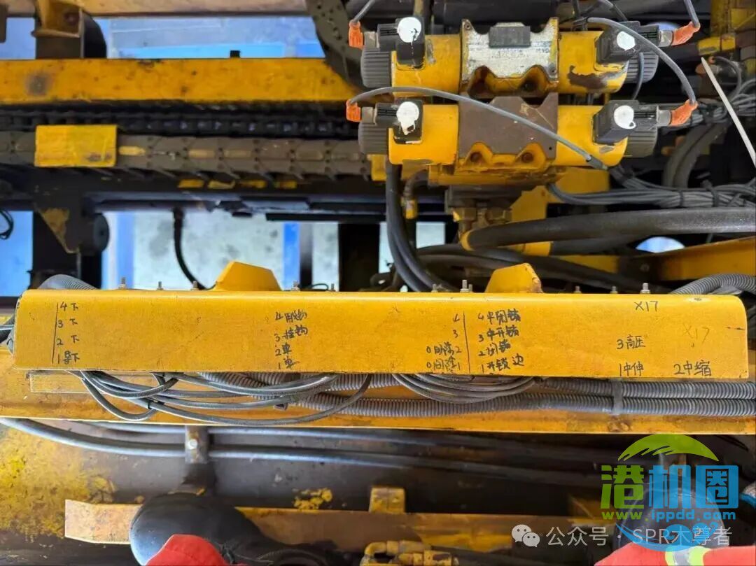 SPR木尊者 | 振华双箱吊具206#中锁下无动作