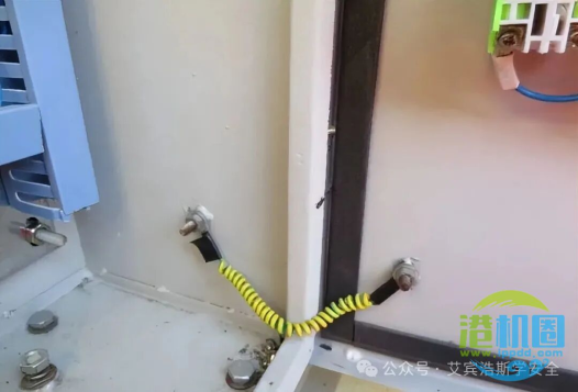 302.并不是所有的配电箱门都做跨接。