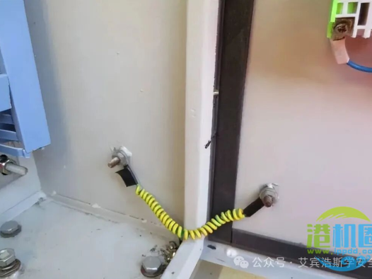 302.并不是所有的配电箱门都做跨接。